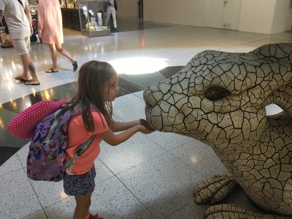 Bunny Statue Las Vegas Airport2